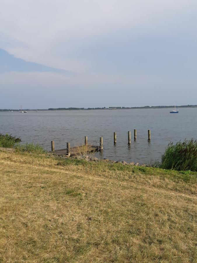 Nieuwe Beachbungalow Aan Ijsselmeer 39 24 Four Seasons Lemmer Exterior photo